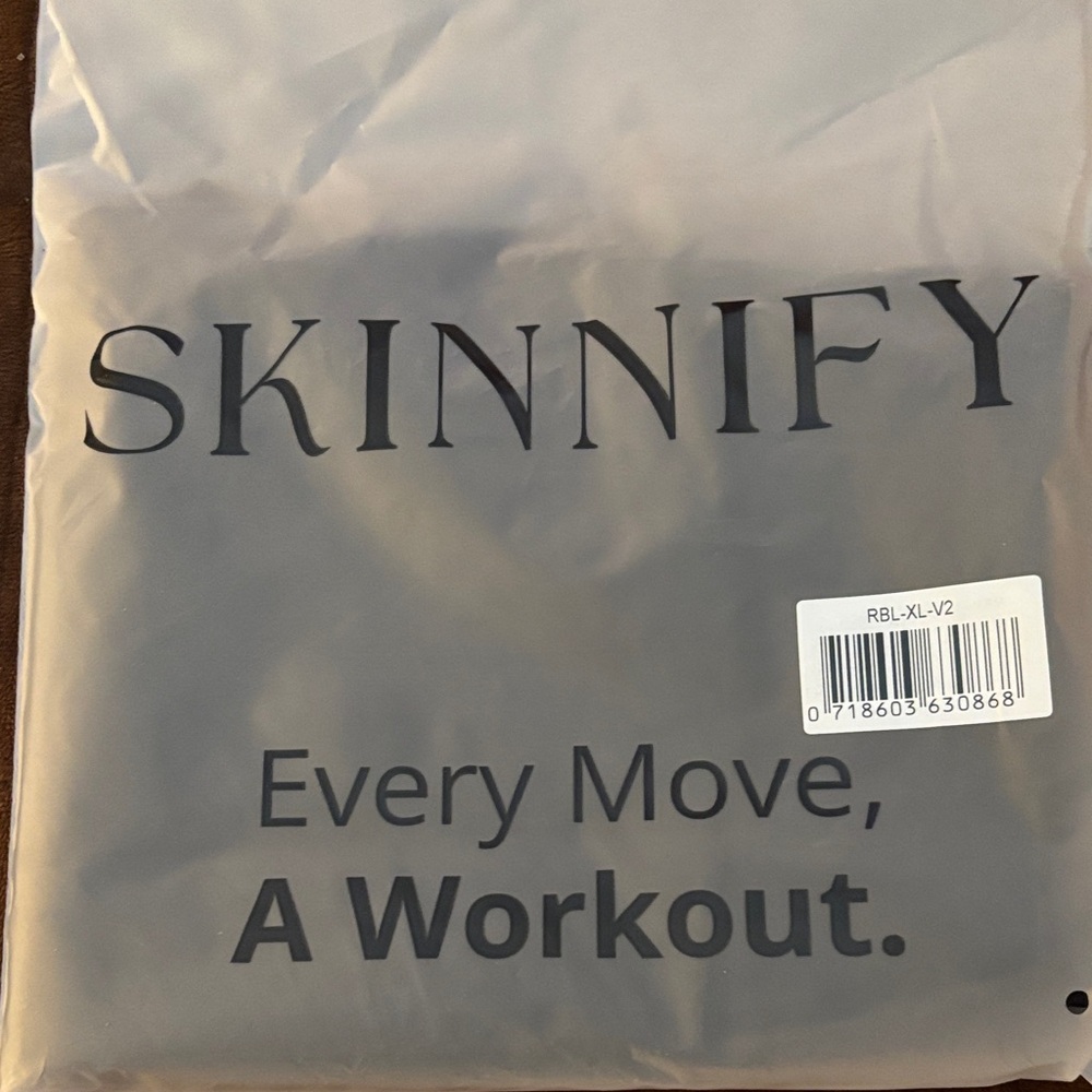 SKINNIFY Women's Black Leggings - Performance Workout Legging NEW in package - Picture 3 of 3